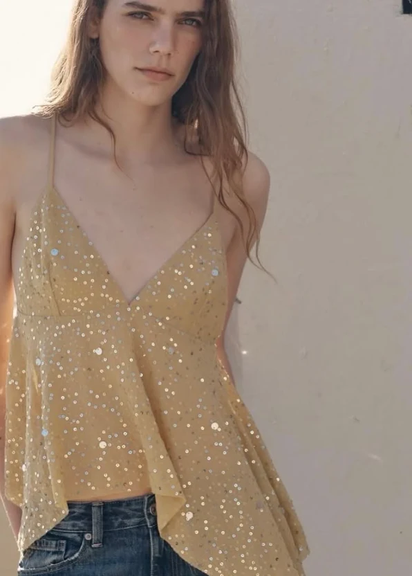Top dourado com brilho — ver no Instagram